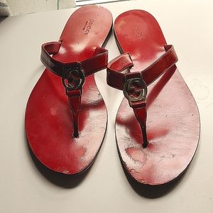 Gucci red patent thong sandal 9b